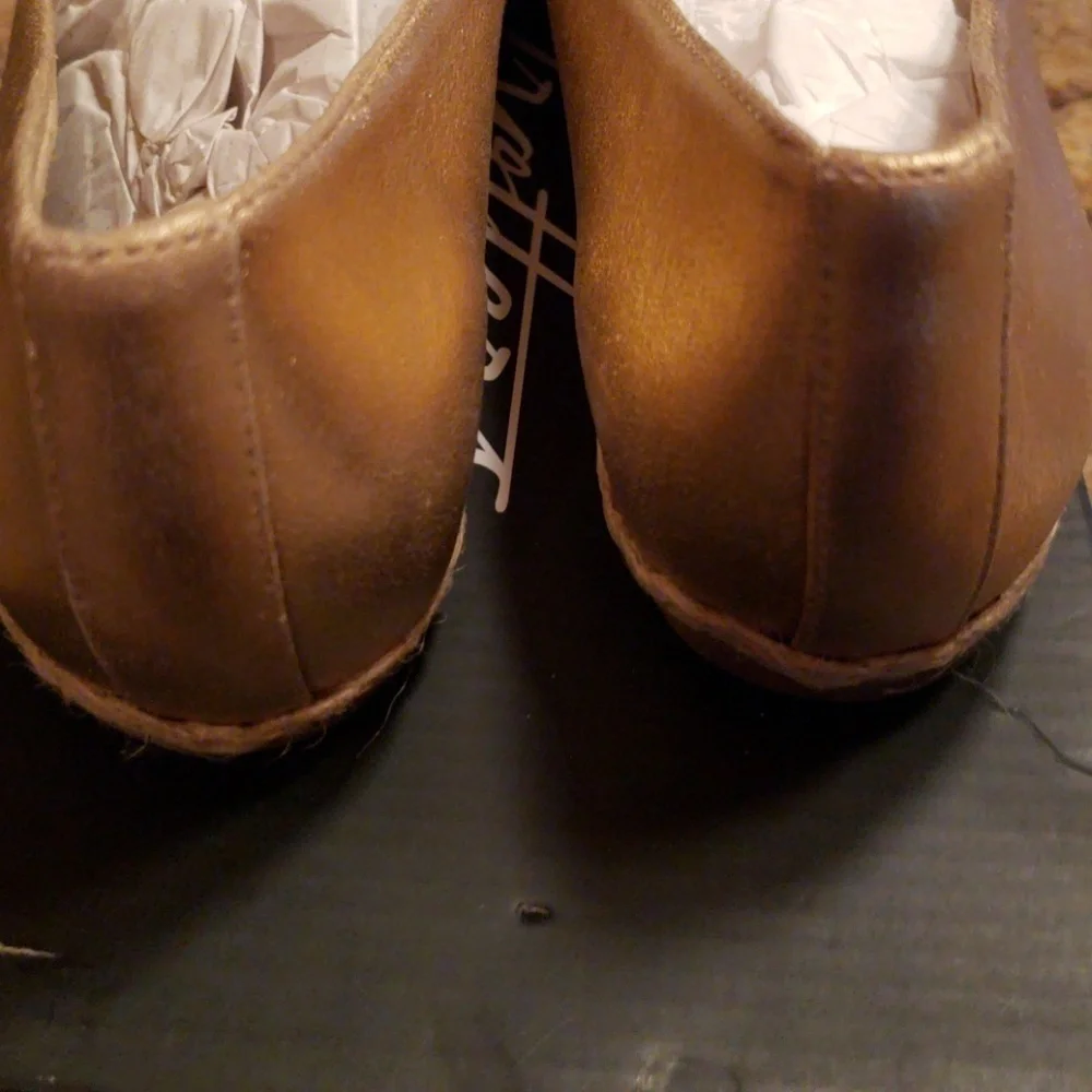 Trotter Gold Liz espadrille Loafer shoes size 9